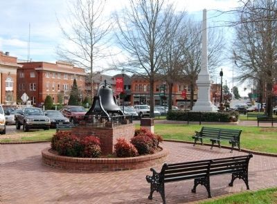 "Big Bob" (left) and Confederate Monument (right) on the Abbeville Court Square image. Click for full size.