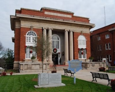 Abbeville County's Sixth Courthouse and Marker. Click for full size. Abbeville County's Sixth Courthouse and Marker image. Click for full size.