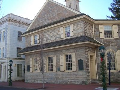 Colonial Courthouse image. Click for full size.