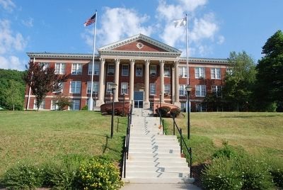 Lansdell Hall Administration Building image. Click for full size.