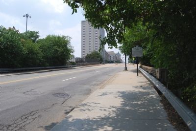Marker along E Broad Street. Click for full size. Marker along E Broad Street image. Click for full size.