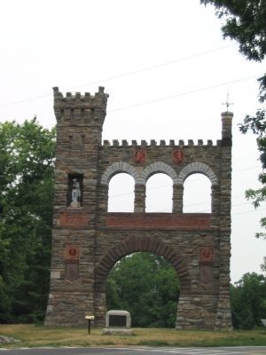 View of the Western Face of the Arch image. Click for full size.