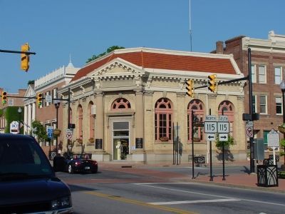 Former Bank Building, Now City Hall. Click for full size. Former Bank Building, Now City Hall image. Click for full size.