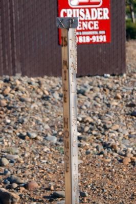 Close-up of pole next to marker image. Click for full size.