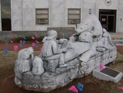 Pickens County Courthouse Sculpture-"Learning Is Fun" image. Click for full size.