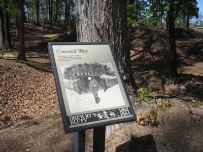 Marker on Drewry's Bluff Trail image. Click for full size.