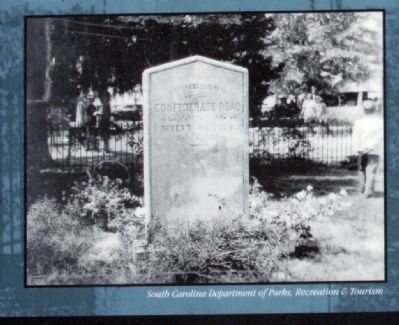 Our Confederate Dead Photo of Mass Grave Marker image. Click for full size.
