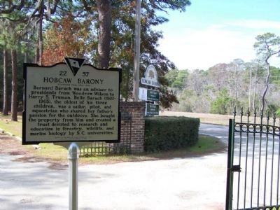 Hobcaw Barony Marker at Hobcaw Road, along US 17 image. Click for full size.