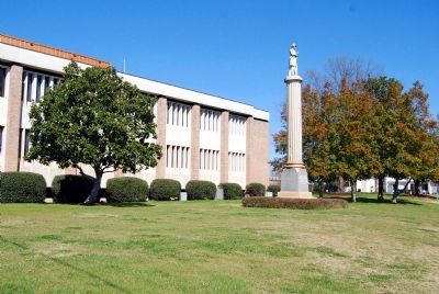Greenwood County Confederate Monument -<br>Greenwood County Courthouse in Rear image. Click for full size.