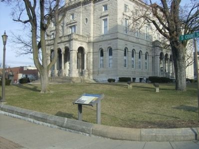 Court Square & Springhouse Marker as seen in front of the modern courthouse image. Click for full size.