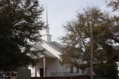 Middle Ground Baptist Church and Marker image. Click for full size.