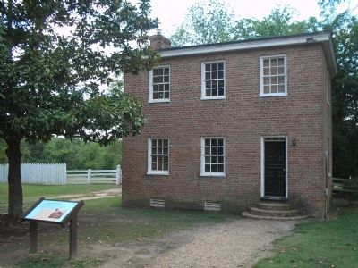 Marker at Lee Hall [previous iteration] image. Click for full size.