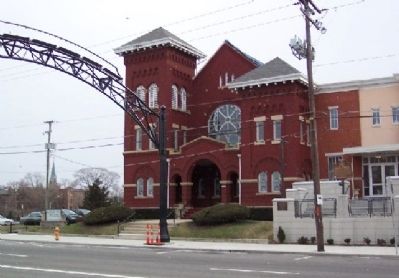 King Lincoln District Arch and Marker image. Click for full size.