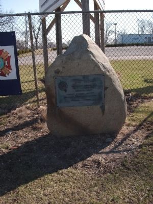 Dixie Highway Marker on  A Large Boulder ! image. Click for full size.
