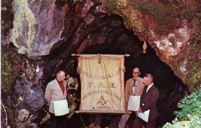 Volcano Masonic Cave image. Click for full size.