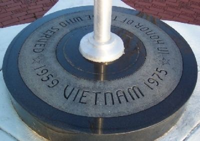 Canal Winchester Vietnam Veterans Memorial image. Click for full size.