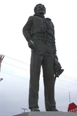 Capt. Don Gentile Statue image. Click for full size.