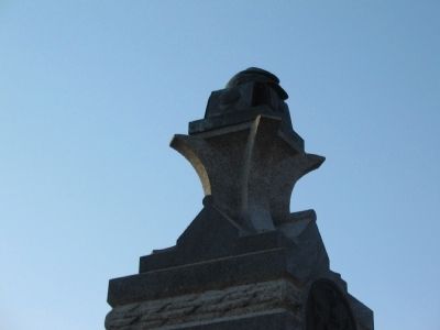 Crown of Monument image. Click for full size.