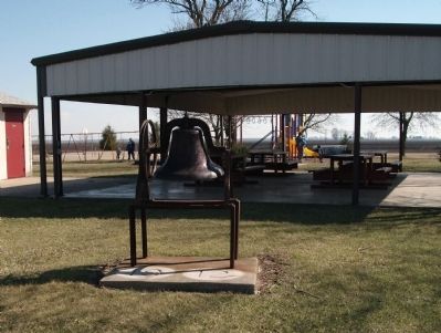 Henning (Illinois) War Memorial Marker - - Bell image. Click for full size.