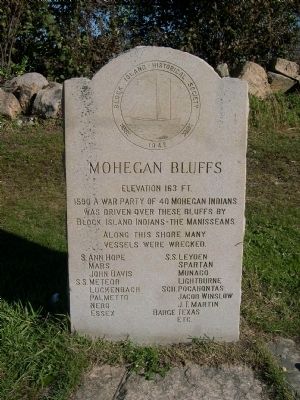 Mohegan Bluffs Marker image. Click for full size.