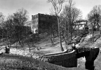 Falls Park -<br>West End and Falls Cottage in Background image. Click for full size.
