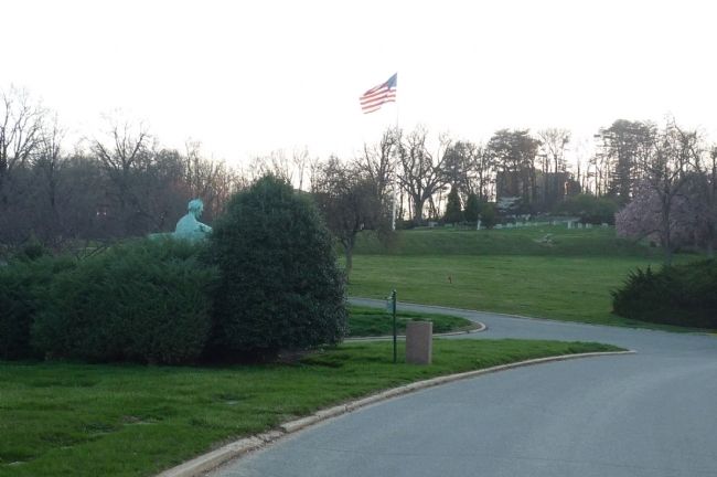 View toward Battery Jameson - Abraham Lincoln statue behind shrubbery, left.. Click for full size. View toward Battery Jameson - Abraham Lincoln statue behind shrubbery, left. image. Click for full size.