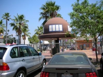 Parking lot where the Brown Derby once stood. image. Click for full size.