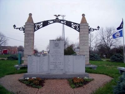 War Memorials in Washington Circle, Hopwell, Va.. image. Click for full size.