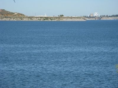 Folsom Lake with Folsom Dam in the Background image. Click for full size.
