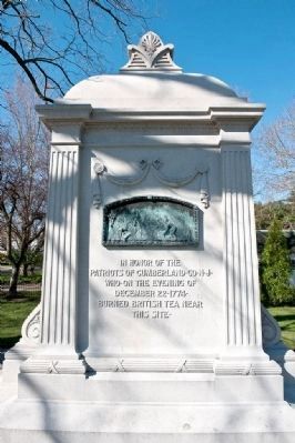Greenwich Tea Burning Monument Marker. Click for full size. Greenwich Tea Burning Monument Marker image. Click for full size.