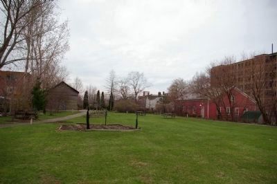 Dunham Tavern grounds image. Click for full size.