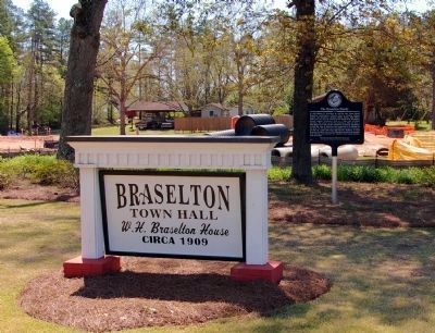 The Braselton Family Marker and Braselton Town Hall Sign image. Click for full size.
