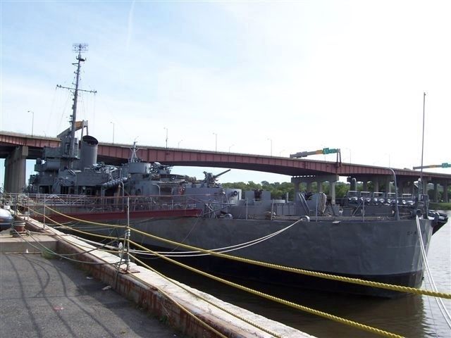 The museum ship, U.S.S. SLATER image. Click for full size.