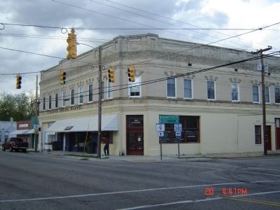 Building at intersection of Main Street and Red Bluff Street image. Click for full size.