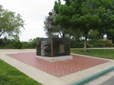 The Cannery Lady Monument image. Click for full size.