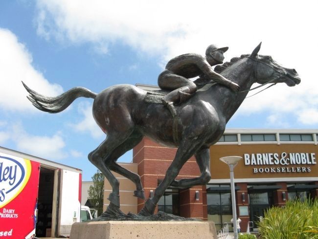 Seabiscuit Statue image. Click for full size.