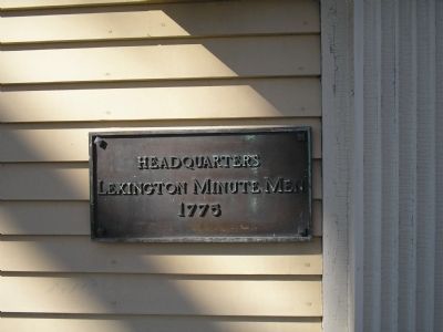 Plaque on Buckman Tavern image. Click for full size.