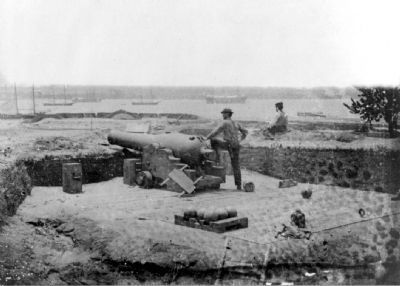 Confederate fortifications at Gloucester Point, Va., opposite Yorktown, Va. image. Click for full size.