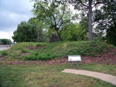 Gloucester Point marker in front of earthworks. image. Click for full size.