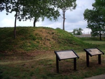 Markers and earthworks at Gloucester Point. image. Click for full size.