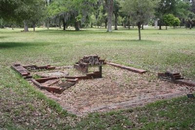 Frederica remains of other houses image. Click for full size.