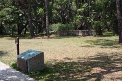 Fort Frederica Marker, along path to the fort's ruins image. Click for full size.