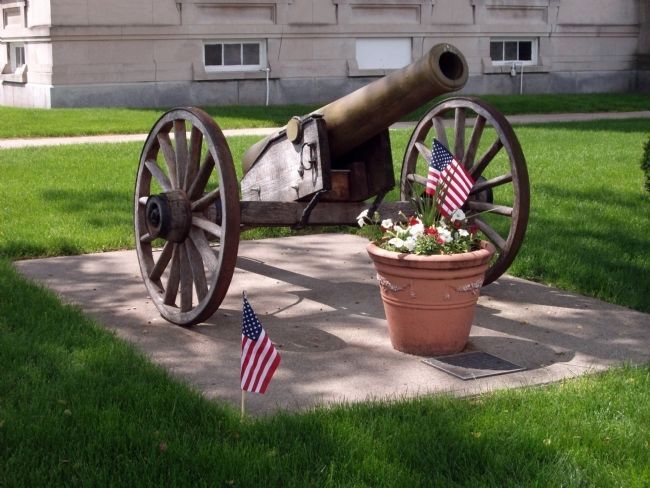 Front View - - First :: Civil War Cannon & Marker image. Click for full size.