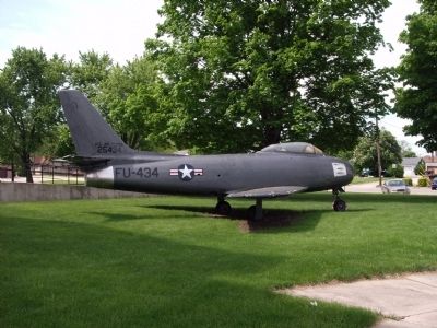 Airplane by Vietnam War Memorial. Click for full size. Airplane by Vietnam War Memorial image. Click for full size.