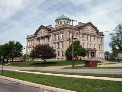 Back of  Clay County Courthouse image. Click for full size.