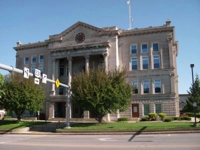 Washington Street Entry - - Putnam County Courthouse image. Click for full size.