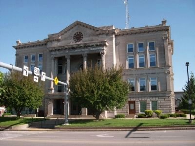 Washington Street Entry - - Putnam County Courthouse. Click for full size. Washington Street Entry - - Putnam County Courthouse image. Click for full size.