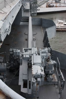 USS Yorktown Deck Gun image. Click for full size.