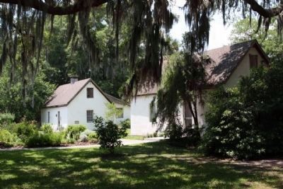 Hamilton Plantation : The 2 Slave cabins as mentioned on Marker image. Click for full size.