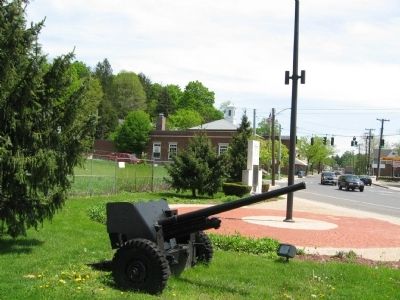 Anti-Tank Gun Near the Memorial image. Click for full size.